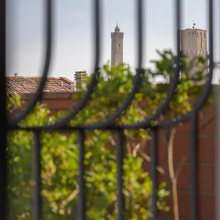 Floor - In Your Gaze - Bemyhost Apartman Bologna