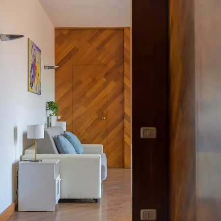 Floor - In Your Gaze - Bemyhost * Bologna