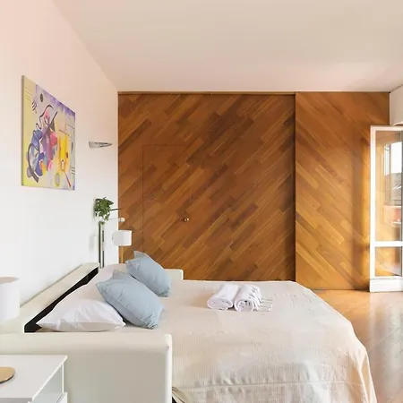 Floor - In Your Gaze - Bemyhost Apartman Bologna