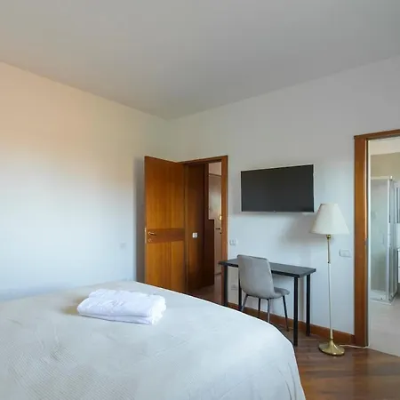 Floor - In Your Gaze - Bemyhost Apartman